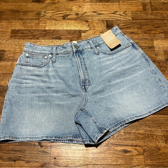Madewell Pants - NWT Madewell The Curvy Perfect Jean Short Mid-Length Size 33